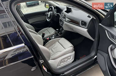 Позашляховик / Кросовер Audi Q3 2015 в 
