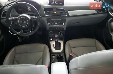 Позашляховик / Кросовер Audi Q3 2016 в 