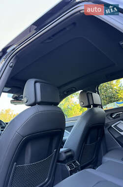 Позашляховик / Кросовер Audi Q3 2022 в 