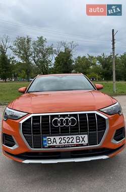 Позашляховик / Кросовер Audi Q3 2020 в 