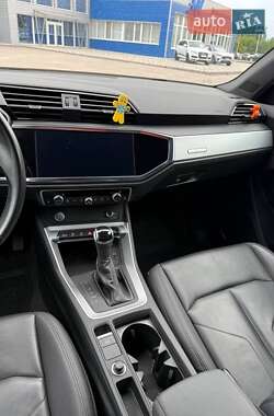 Позашляховик / Кросовер Audi Q3 2020 в 