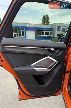 Позашляховик / Кросовер Audi Q3 2020 в 