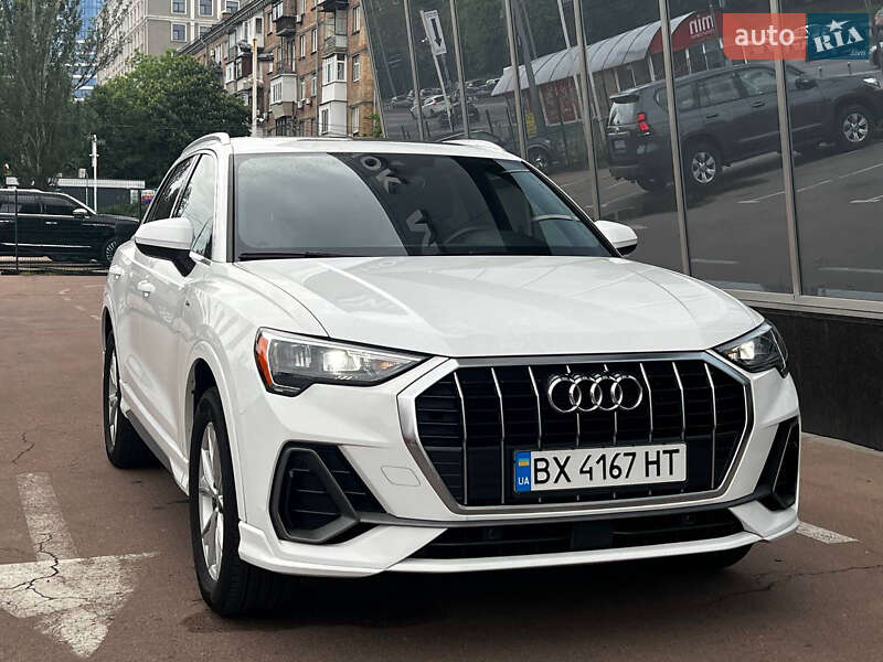 Внедорожник / Кроссовер Audi Q3 2021 в 
