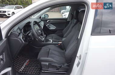 Внедорожник / Кроссовер Audi Q3 2023 в 