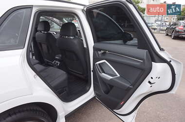 Внедорожник / Кроссовер Audi Q3 2023 в 