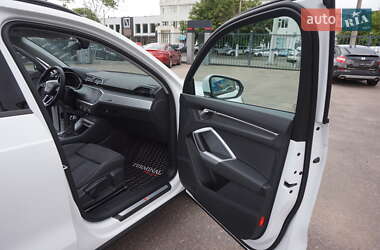 Внедорожник / Кроссовер Audi Q3 2023 в 