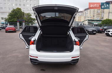 Внедорожник / Кроссовер Audi Q3 2023 в 