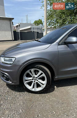 Позашляховик / Кросовер Audi Q3 2015 в 