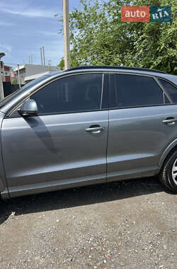 Позашляховик / Кросовер Audi Q3 2015 в 