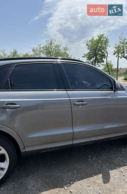 Позашляховик / Кросовер Audi Q3 2015 в 