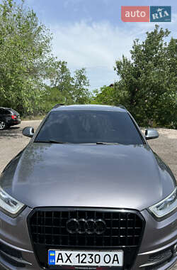 Позашляховик / Кросовер Audi Q3 2015 в 