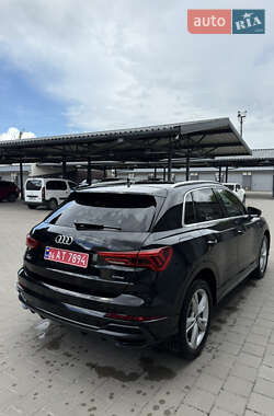 Внедорожник / Кроссовер Audi Q3 2022 в 