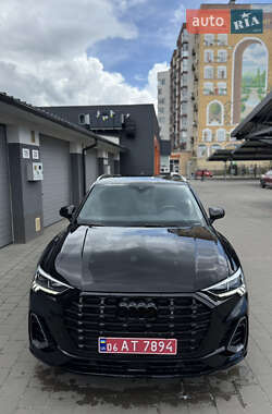 Внедорожник / Кроссовер Audi Q3 2022 в 