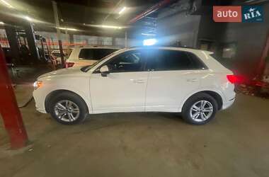 Позашляховик / Кросовер Audi Q3 2021 в Рівному