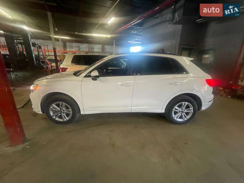Внедорожник / Кроссовер Audi Q3 2021 в Ровно