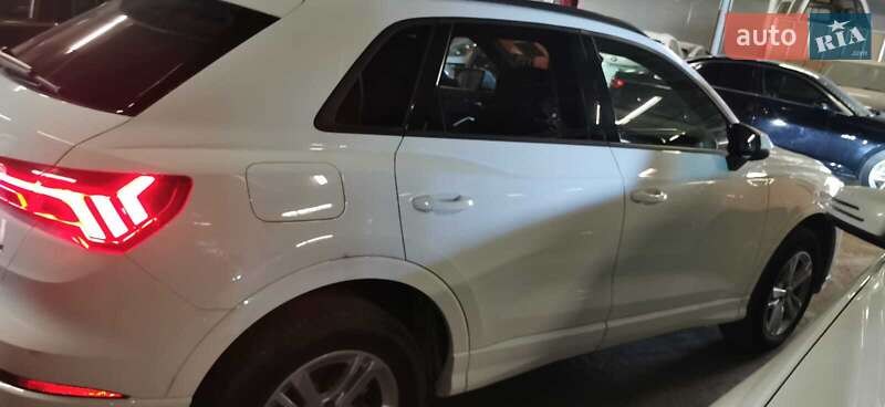 Внедорожник / Кроссовер Audi Q3 2021 в Ровно