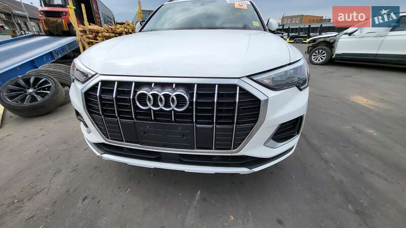Внедорожник / Кроссовер Audi Q3 2021 в Ровно