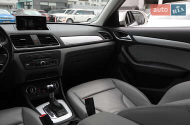 Внедорожник / Кроссовер Audi Q3 2016 в 
