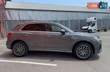 Внедорожник / Кроссовер Audi Q3 2020 в 