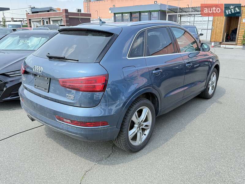 Внедорожник / Кроссовер Audi Q3 2016 в Киеве