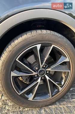 Внедорожник / Кроссовер Audi Q3 2016 в 