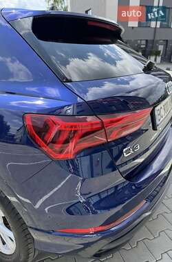 Внедорожник / Кроссовер Audi Q3 2021 в 