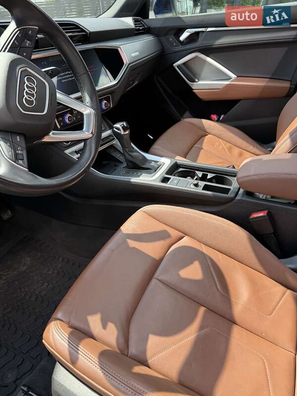Внедорожник / Кроссовер Audi Q3 2021 в Львове