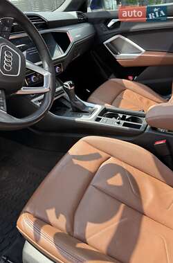 Внедорожник / Кроссовер Audi Q3 2021 в 