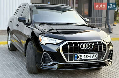 Внедорожник / Кроссовер Audi Q3 2023 в 