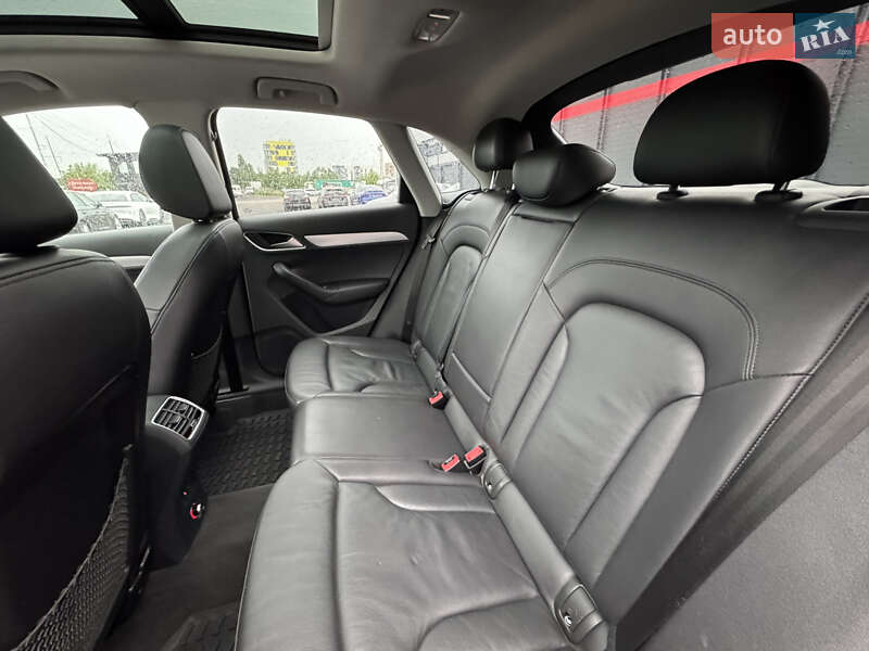 Позашляховик / Кросовер Audi Q3 2015 в Луцьку
