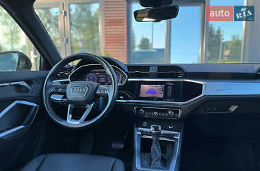 Позашляховик / Кросовер Audi Q3 2019 в 