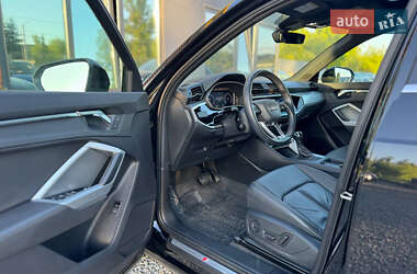 Позашляховик / Кросовер Audi Q3 2019 в 