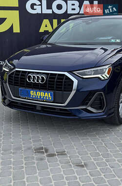 Внедорожник / Кроссовер Audi Q3 2020 в 
