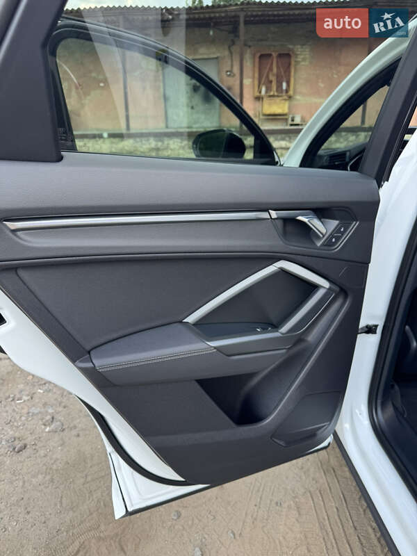 Внедорожник / Кроссовер Audi Q3 2021 в Одессе