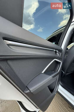 Внедорожник / Кроссовер Audi Q3 2021 в 
