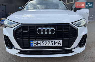 Внедорожник / Кроссовер Audi Q3 2021 в 