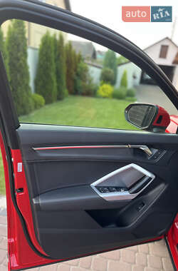 Внедорожник / Кроссовер Audi Q3 2021 в 