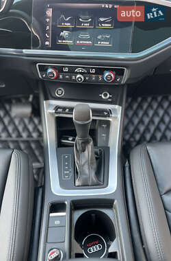 Внедорожник / Кроссовер Audi Q3 2021 в 