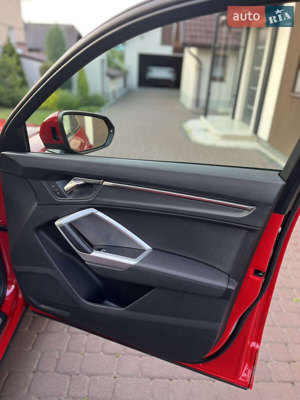 Позашляховик / Кросовер Audi Q3 2021 в Івано-Франківську