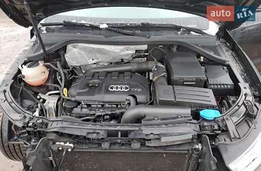 Внедорожник / Кроссовер Audi Q3 2016 в 
