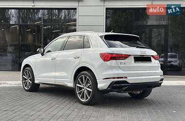 Внедорожник / Кроссовер Audi Q3 2019 в 