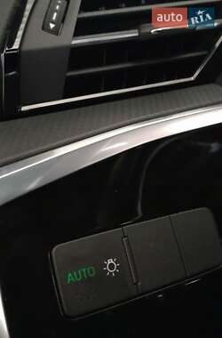 Внедорожник / Кроссовер Audi Q3 2020 в 