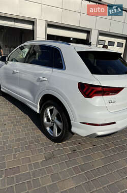 Внедорожник / Кроссовер Audi Q3 2019 в 