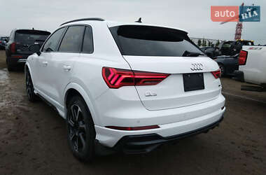 Внедорожник / Кроссовер Audi Q3 2021 в 