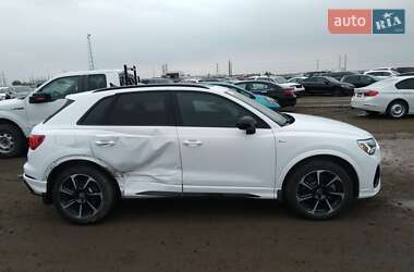 Внедорожник / Кроссовер Audi Q3 2021 в 