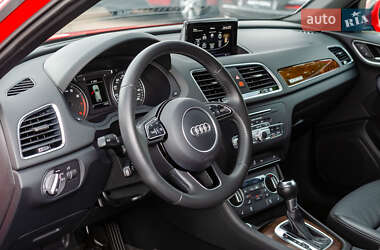 Внедорожник / Кроссовер Audi Q3 2017 в 