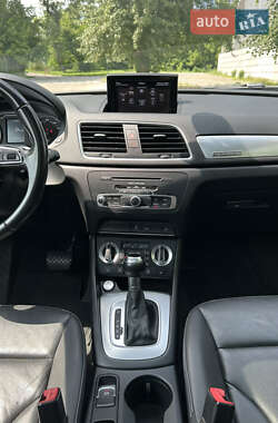 Внедорожник / Кроссовер Audi Q3 2015 в 