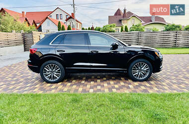 Внедорожник / Кроссовер Audi Q3 2021 в 