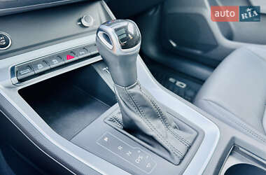 Внедорожник / Кроссовер Audi Q3 2021 в 