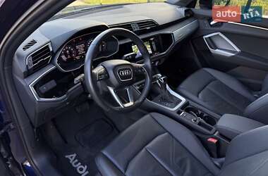 Позашляховик / Кросовер Audi Q3 2021 в 